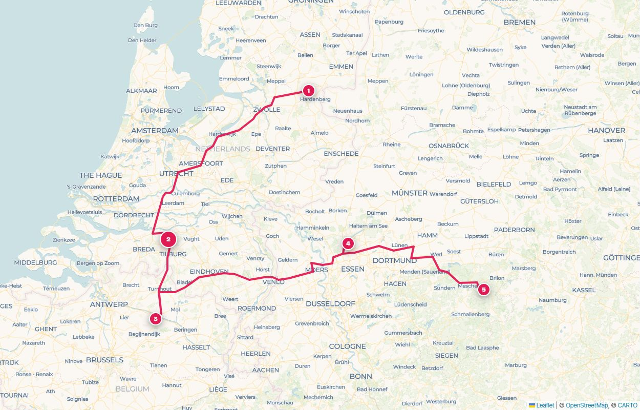 Kartenansicht aus dem Tourplaner mit Straßenroute und nummerierten Parkstopps